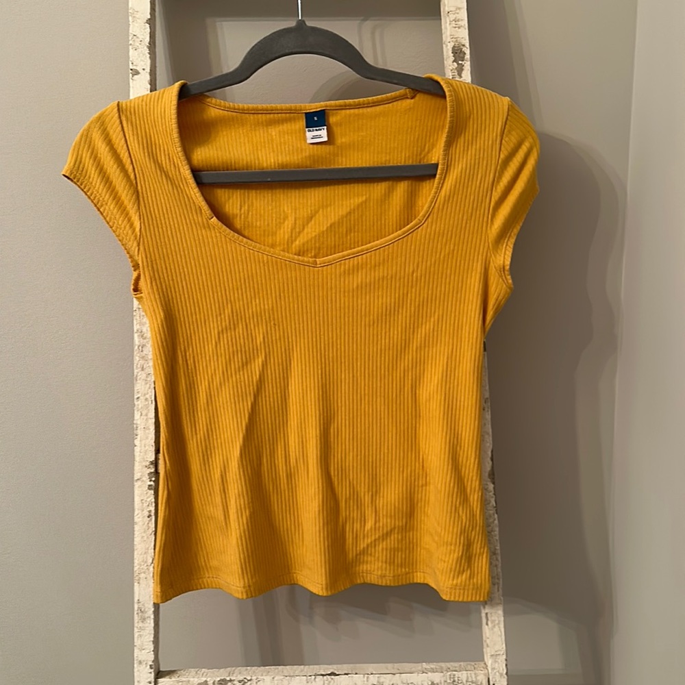 Nwot. Yellow old navy shirt. Size small